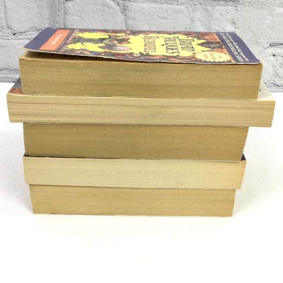 Brian Jacques Redwall Fantasy Novel Five Paperback Book Bundle - Picture 5 of 11